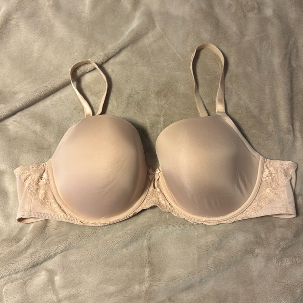 Torrid Sexy Tshirt Bra size 44B